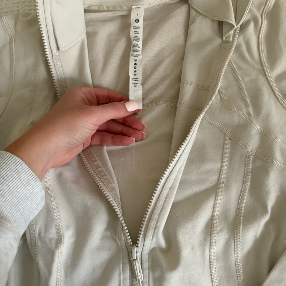 Lululemon Define - image 2